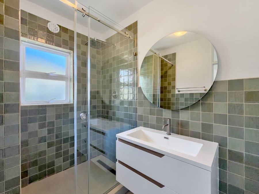 To Let 2 Bedroom Property for Rent in Green Point Western Cape
